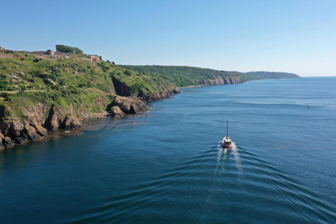 Varra Water - Unique Boat Accomodation - Bornholm Nexo ภายนอก รูปภาพ