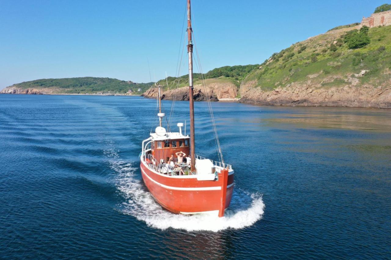 Varra Water - Unique Boat Accomodation - Bornholm Nexo ภายนอก รูปภาพ